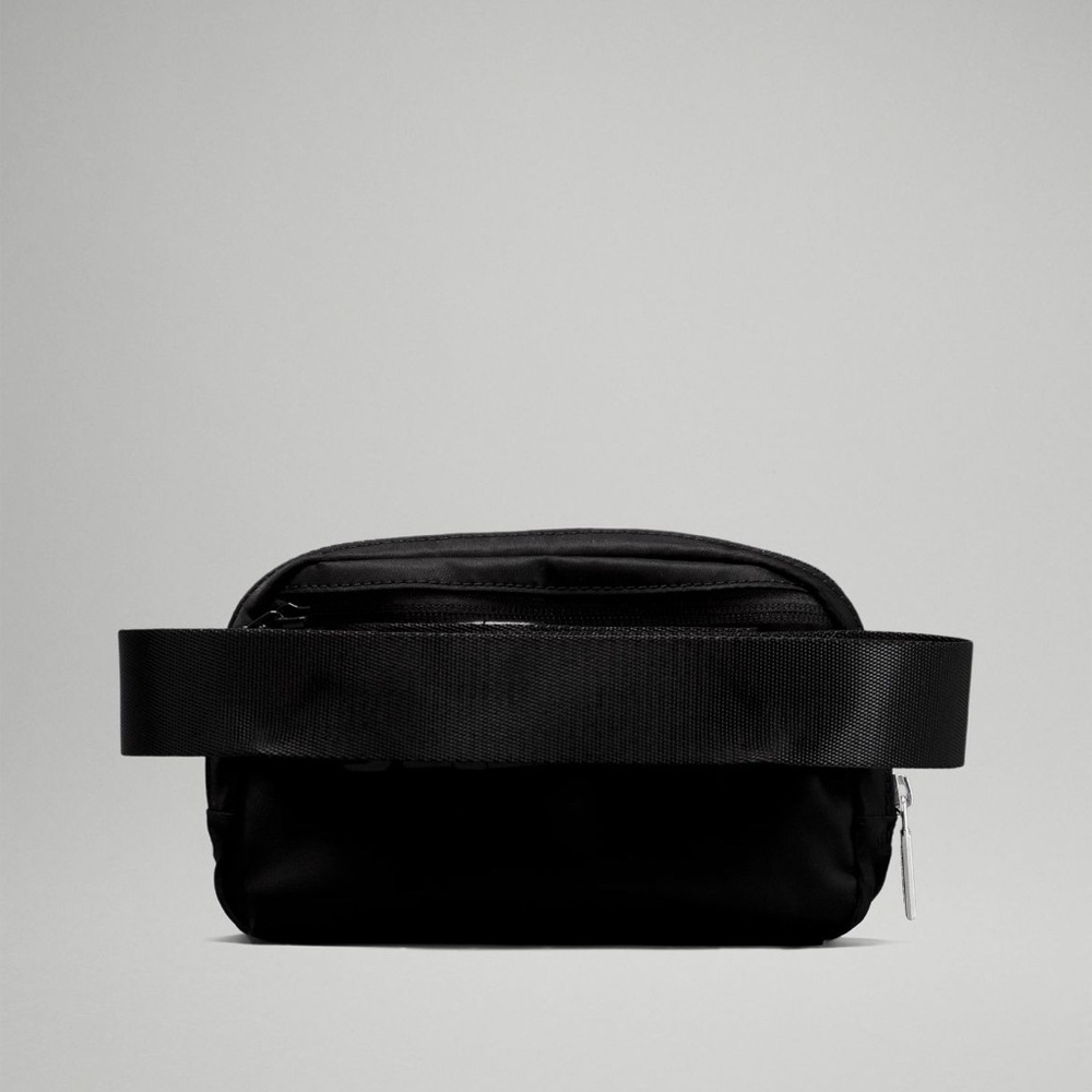 Lululemon everywhere belt bag